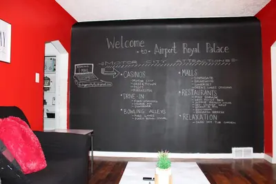 Image de Airport Royal Palace! Vehicle Rentals Available Ask Host For Details