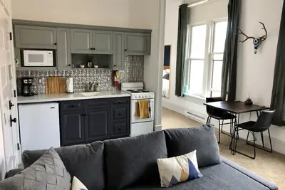 Image de Tenderfoot Loft - Downtown - Inside Historic Palace Hotel