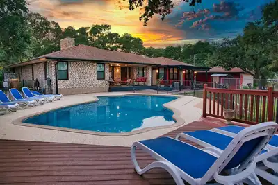 Image de Perfect Getaway! Private Pool, Hot Tub & Dog Run 15 Min to Downtown - City Views