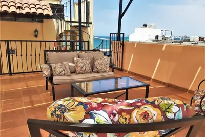 Image de Charming 1-Bedroom Loft in Old Port – Rooftop Views, Bbq Area & Steps to Malecon!