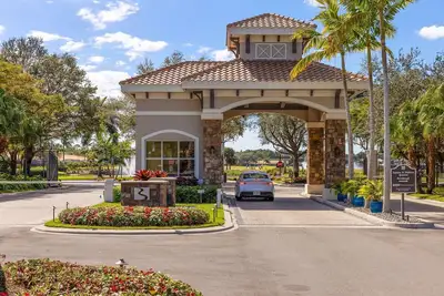 Image de Sunny, 18th Fairway, Golf Community, Convenient to Beach & Coconut Point Mall