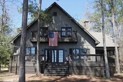 Image de Addie’s Place on Beautiful Lake Martin in Real Island Area