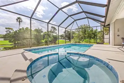 Image de Large pool/spa home minutes from beach with arcade games and canal for fishing.