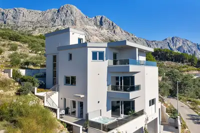 Luxury Apartment Podgora