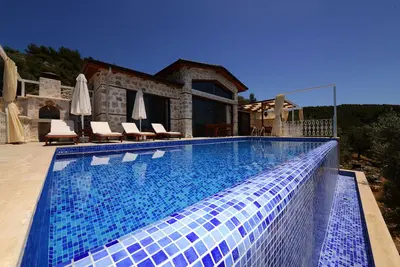 2 Bedroom Villa with Secluded Heated Pool & Views