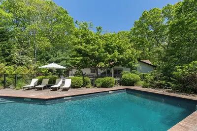 Image de Southampton Retreat w/ Heated pool, Fenced-in Yard, Close to Beaches!