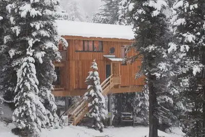 Image de Chalet Royal avec spa en interne et un salon spacieux, Wc séparé