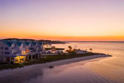 Image de Southeast Breeze @ Alligator Point Marina and Tiki Hut (Gulf and Bay Access)