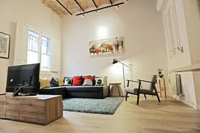 Image de Renovated historic 2 Br flat perfect for expats.