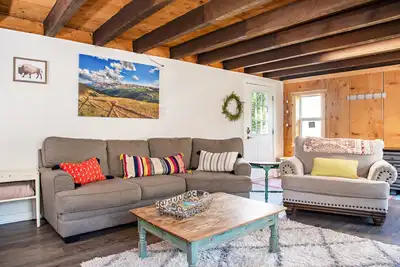Image de Charming Historic Home, Embrace the Past, Enjoy the Present 13 Mi to Gws