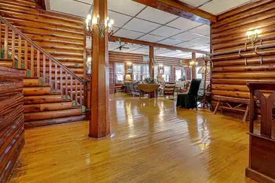 Image de Historic prohibition Lodge next to golf course with private beach