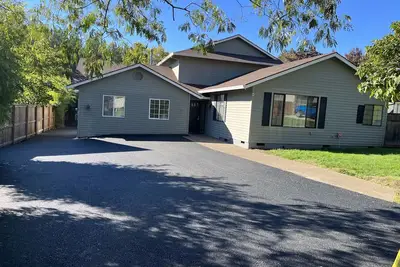 Image de Happy valley beautiful family house