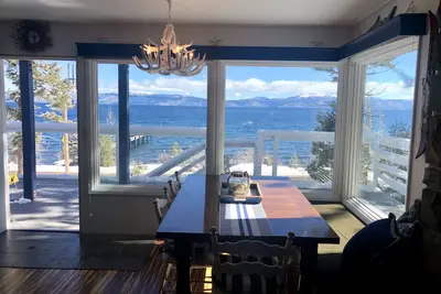 Image de Lake front chalet-incredible view, sleeps 12!