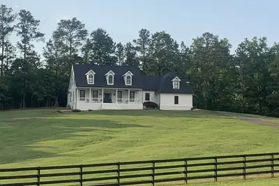 Image de Southern Living! Newly renovated! Private with Mountain views-sleeps 16