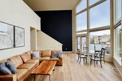 Image de Peterson’s Waterfront Townhome- Pool, Hot Tub, Views