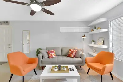 Image de Spacious Ground Floor Condo with Heated Pool & Gym