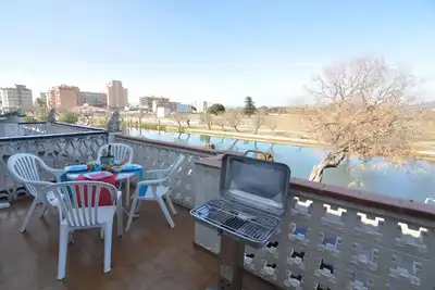 Image de Bienvenue dans notre charmant appartement à louer à Roses, Costa Brava! À seulement 500 mètres de la plage de Santa Margarita.