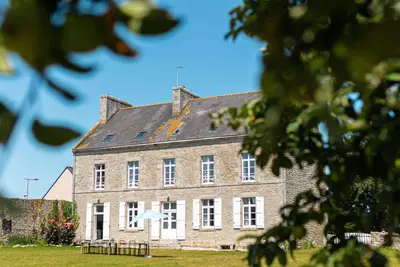 Large & Charming house / 5 mins from beach / 6 Bedrooms