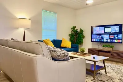 Image de Renovated Townhome Close to Everything - 8 Guests