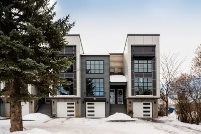 Image de Teddys Townhouse- New Modern Townhome in Belgrade with lots of natural light!