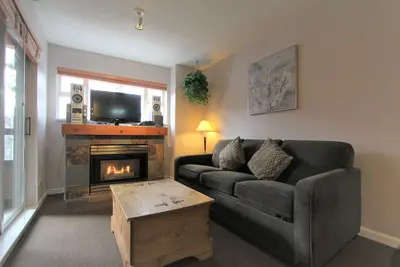 Image de Marketplace Lodge #212 | Studio with Kitchen, Fireplace, and Balcony