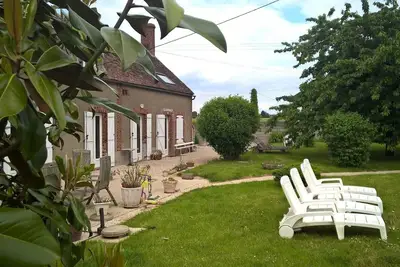 Image de Longère 220 m2 dans jardin clos de 1850 m2 avec piscine 12x5- ping-pong- vélos