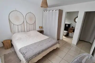 Chambre cocooning - 5 min > Jarry - 15 min > plage