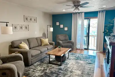 Image de Cozy Condo with Lake View and Golf. Short walk and quicker drive to amenities!