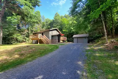 Image de Beautiful, quiet place in the woods