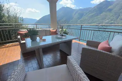 Image de Amazing Lake Views from Large Terrace. Swimming and Boat Dock on Property