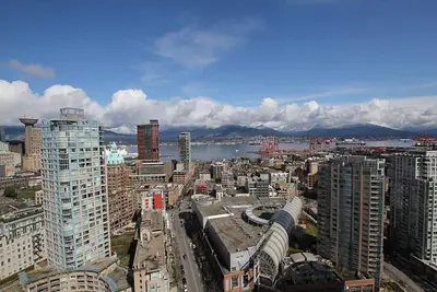 3 bedroom Downtown Vancouver S. Penthouse, near skytrain, shopping & restaurants.