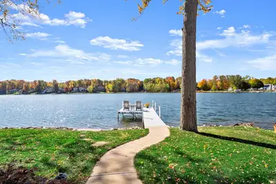 Image de Large Craftsman Style Lake House for All Seasons + Sleeps 10