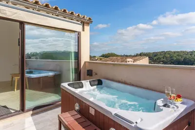 Image de Maison de vacances 'Es Raco' avec vue sur la montagne, bain Ă remous, Wi-Fi et terrasses