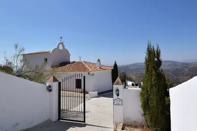 Image de Maison de vacances avec vue sur la montagne à Almogía