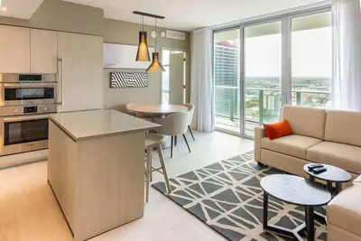 Image de 2019 Condo@NewHyde 3br + Great View!