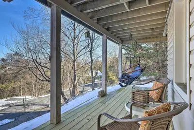 Image de Massanutten Retreat w/ Double Deck & Mtn View!