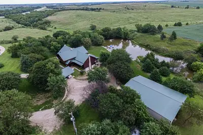 Image de Off the beaten path! 3 Br/1 Ba north of Salina, Ks