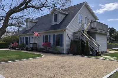 Image de 12 mins from Beach - Immaculate Intimate Retreat!
