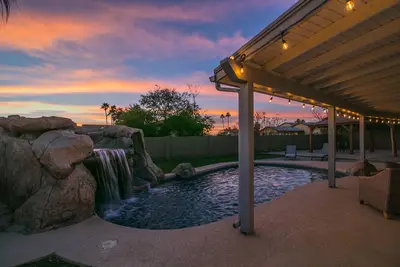 Image de Relaxing 4 Bdrm Retreat in the Heart of Scottsdale! Big yard and Heated Pool!
