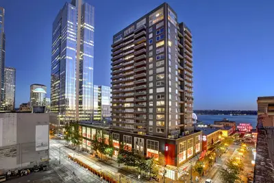 Image de Water-view Pike Place condo near skiing with pool, hot tub, sauna & fitness room