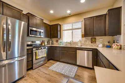 Image de Shared New home private 2 bedroom 1 full bath for guest. Host lives in the home.