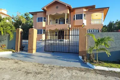 Image de Donpaul Getaway - 4 Bedroom Ensuites - Ocean View