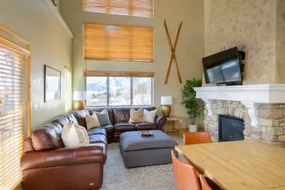 Image de Mountain Lake Retreat (C302) Hot Tub | Weekly Disc