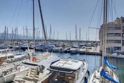 Image de T2 3 étoiles à la Favière avec piscine et parking