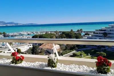 Image de Marina baie des anges Vue mer féérique entre Nice et Cannes  Appt 4 couchages