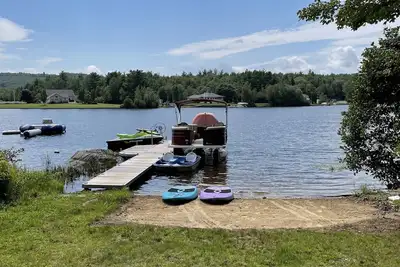 Image de Recently Updated, Spacious Lake House