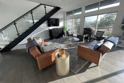 Image de Game Day Penthouse Steps from Ut Sports