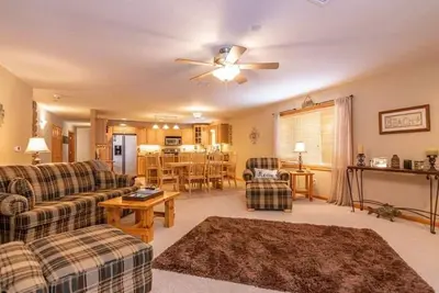 Image de Gorgeous Lakeview Balcony with 4 Bedrooms, best location at the resort!