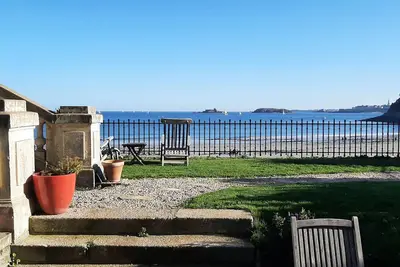 Image de Bord de Plage - Appart. 4 /5pers jardin privatif + parking. Centre de Dinard