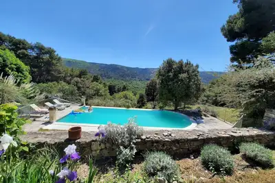 Image de Beau mas provençal avec vue imprenable sur le Luberon